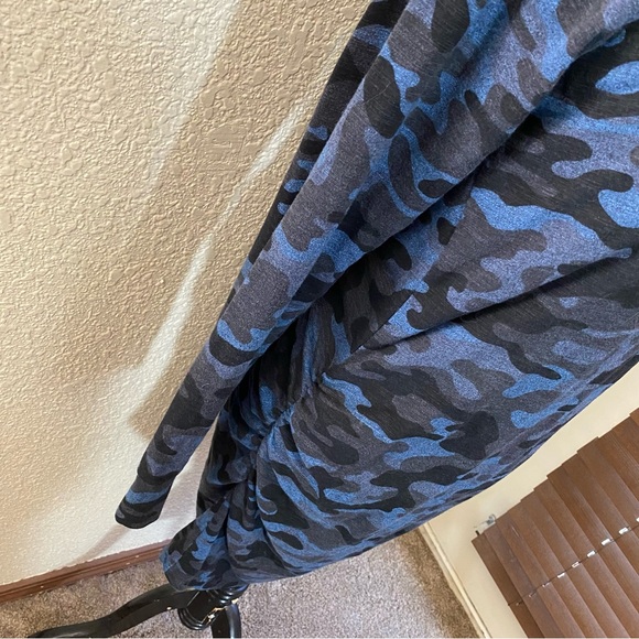 Sundry Blue Black Camo Ruched Sides Knee Length Dress Long Sleeve Casual: Large - Picture 3 of 12